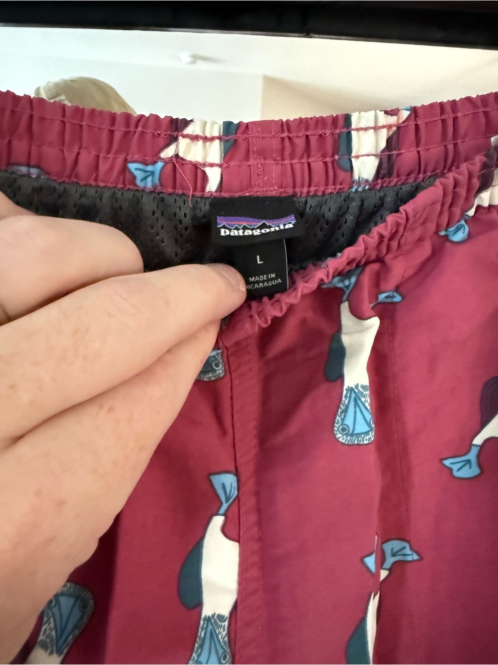 Patagonia Baggies Shorts Bird Print Pink Red Size Large - Picture 4 of 6